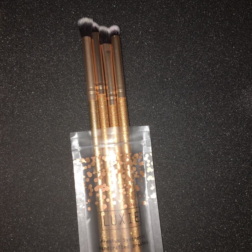 LUXIE LUMINOUS EYE SET